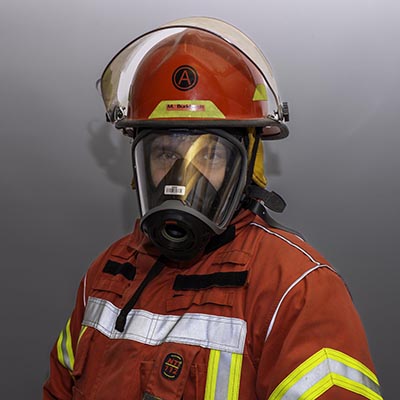 Jugendwart mit Atemschutz