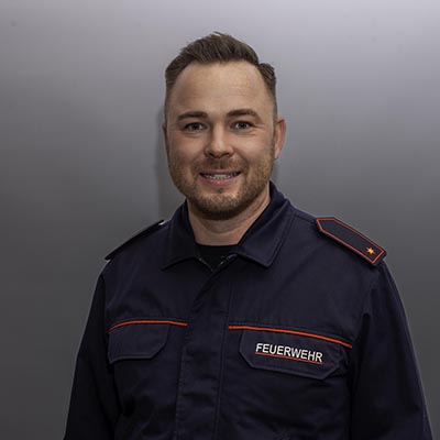 Vereinsvorsitzender in Uniform